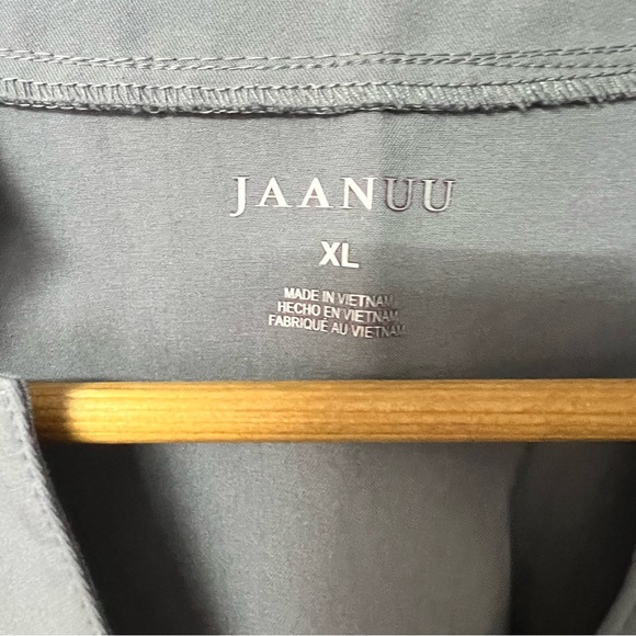 Jaanuu scrub top. Xl. Like new grey - Picture 5 of 8